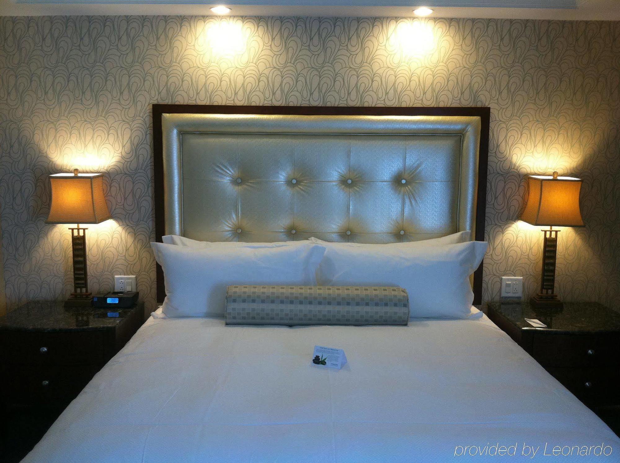 Town & Country Inn And Suites Чарльстон Номер фото